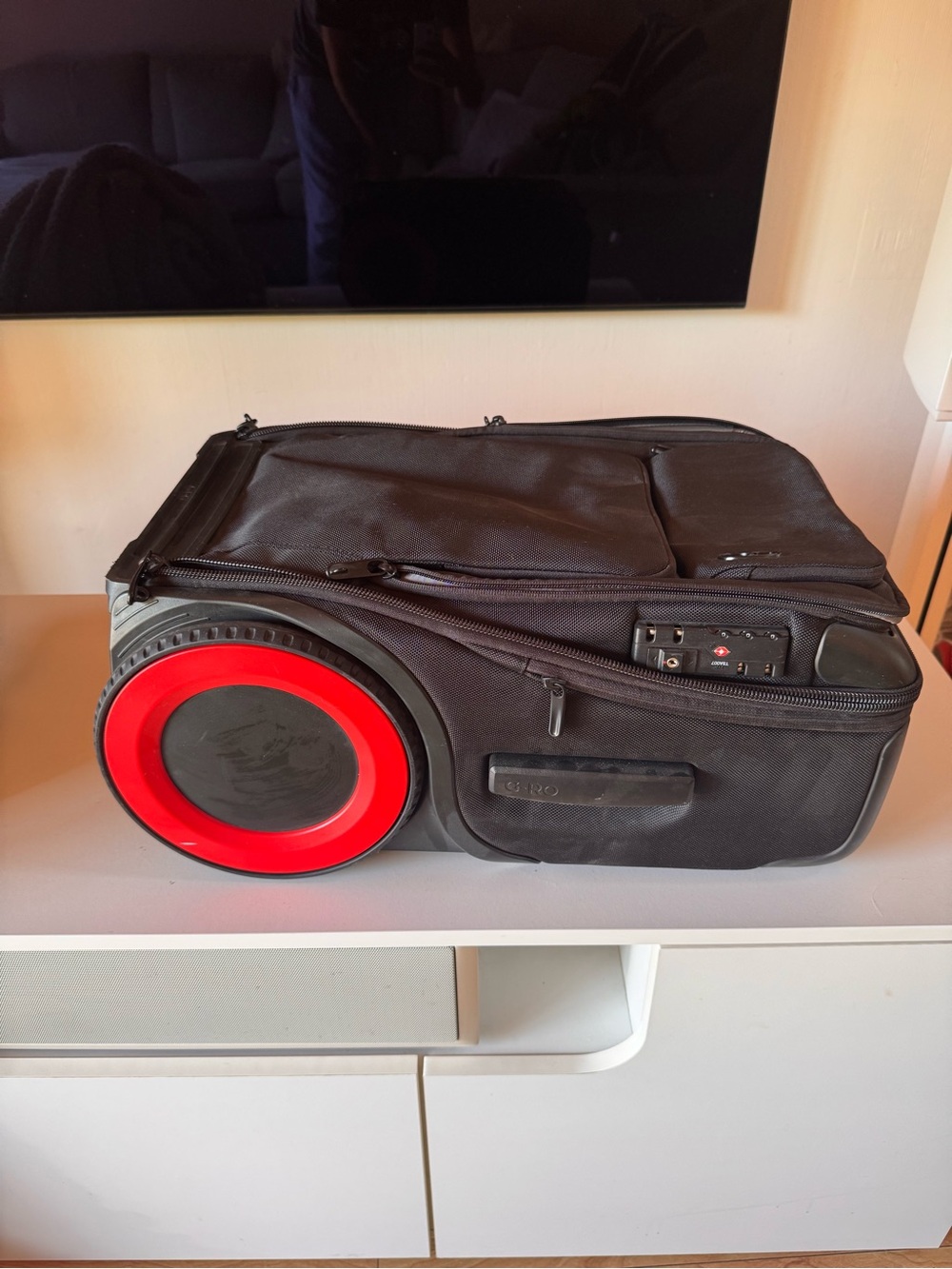 G-RO Carryon suitcase 22” luggage ~ like new
